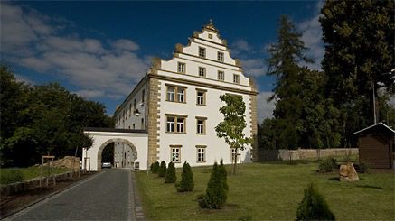 Dominantou městečka Šluknov je Šluknovský zámek.