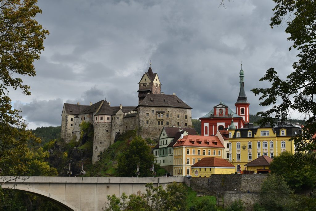 Loket byl oblíbeným místem pobytu některých českých panovníků, například Václava I. či Přemysla Otakara II.