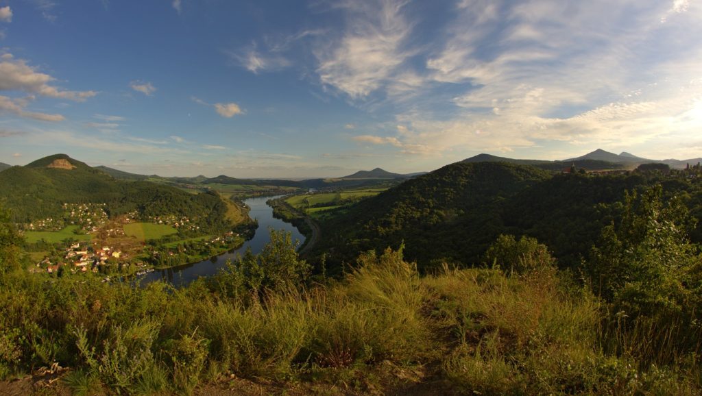 Porta Bohemica aneb Brána Čech – to je místo, které v minulosti „otevřelo“ Labe mezi sopečnými kopci.