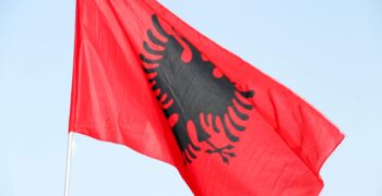 albanie-vlajka