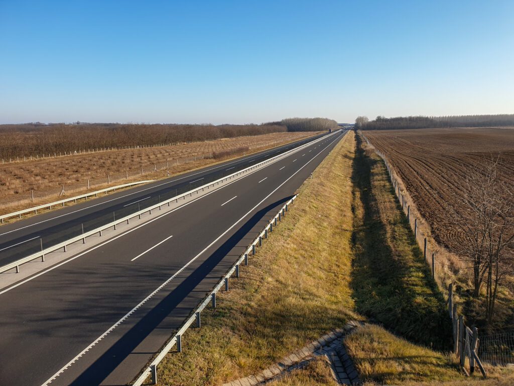 autem-do-madarska-8273916