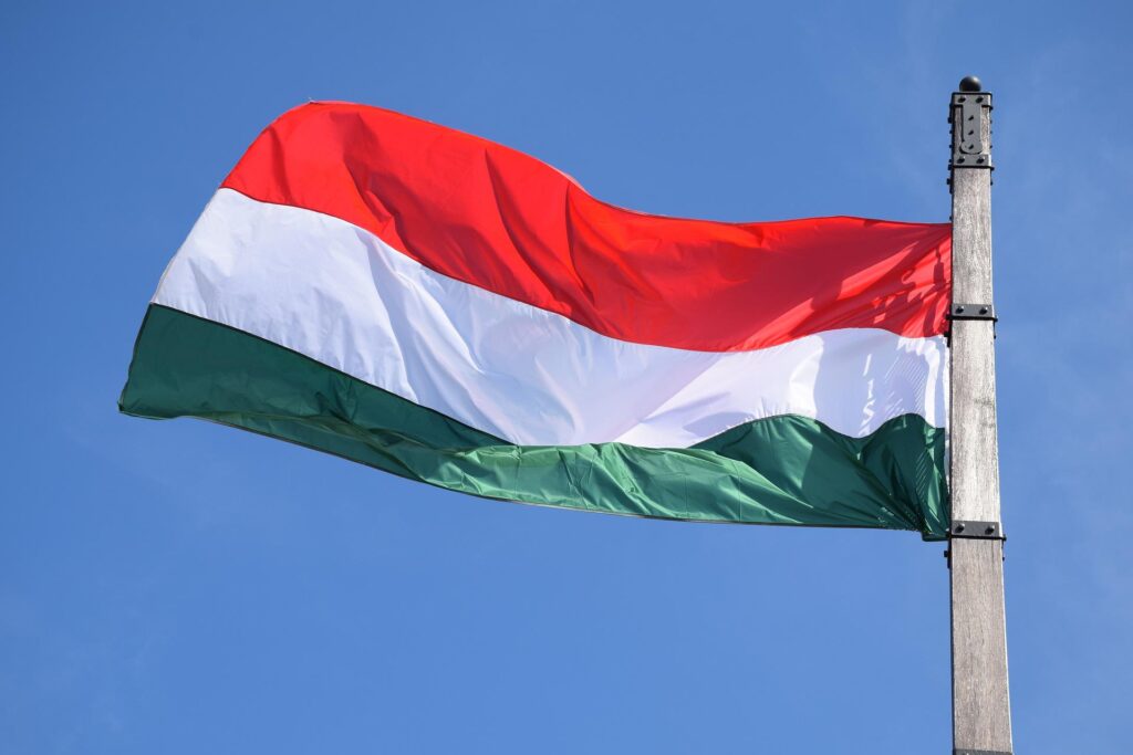 madarska-vlajka-3526358