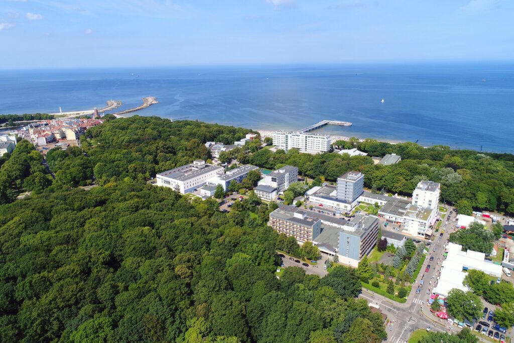 Rodiny s dětmi i jednotlivci volí Kolobřeh pro dovolenou díky nádherným plážím a příjemné atmosféře města.